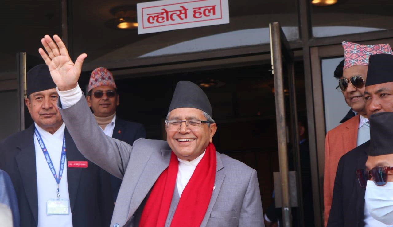 प्रतिनिधिसभाको सभामुखमा घिमिरे र न्याैपानेकाे उम्मेदवारी दर्ता