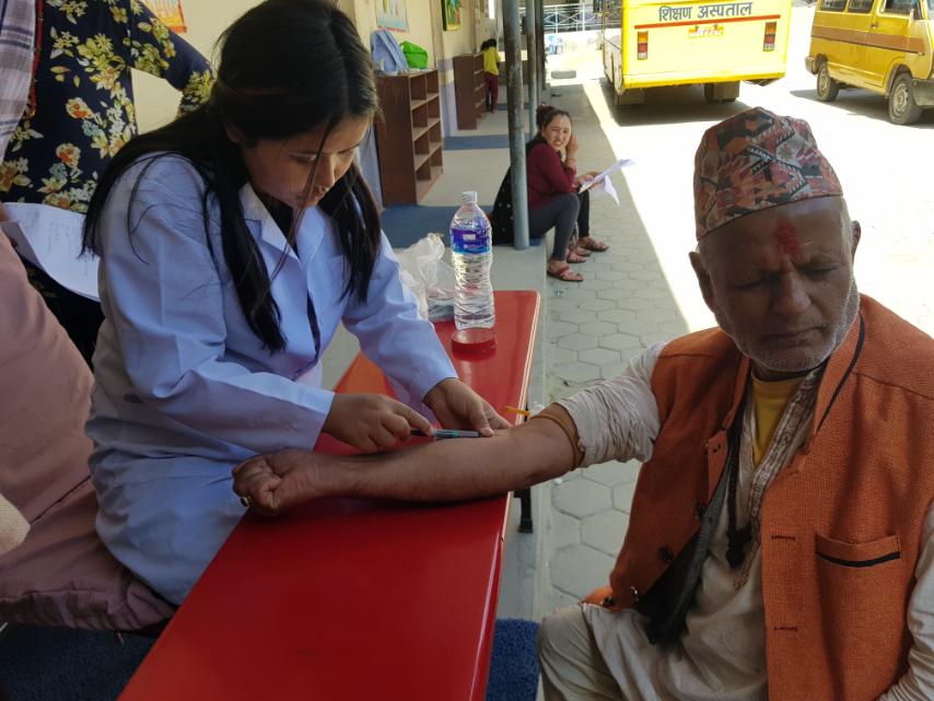 बुढानिलकण्ठको बालुवाखानीमा केएमसीको स्वास्थ्य परीक्षण