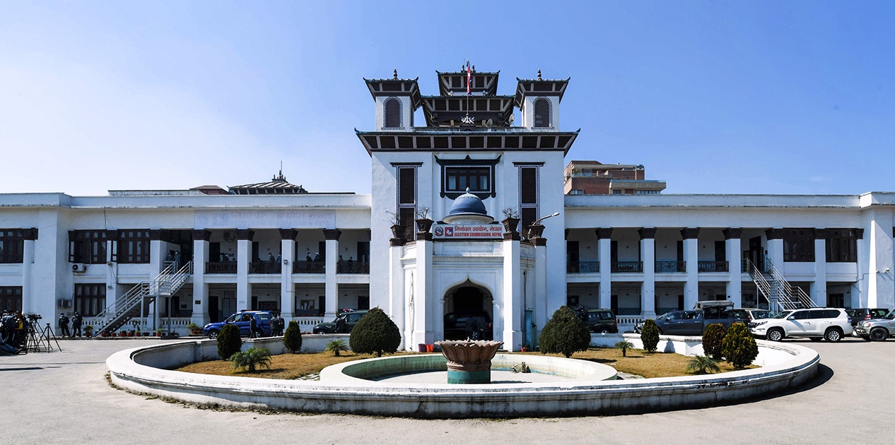१७ राजनीतिक दलसँग निर्वाचन आयाेगले छलफल गर्दै