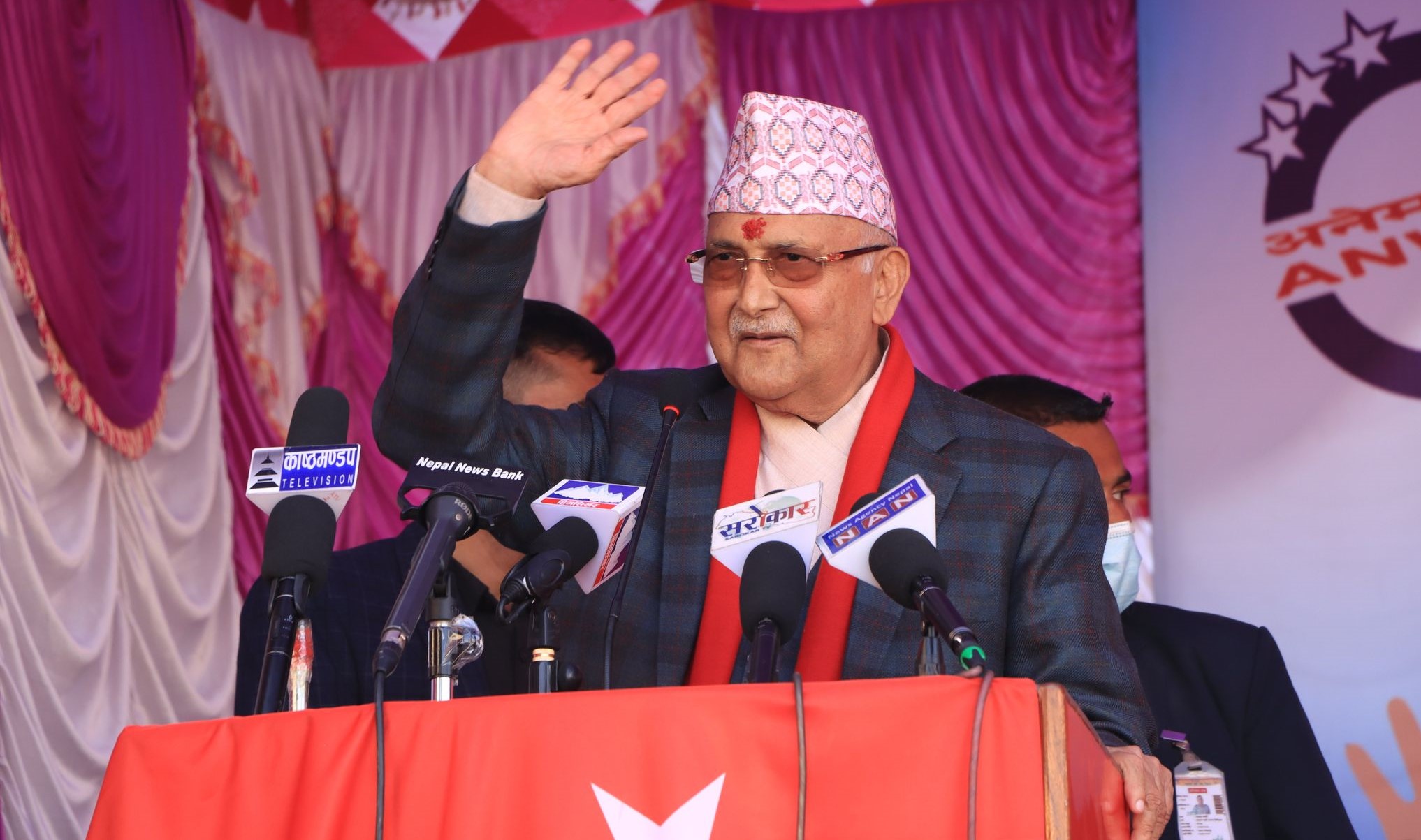 श्रीमानजीले संविधान हेर्न छोड्नुभयो : केपी ओली