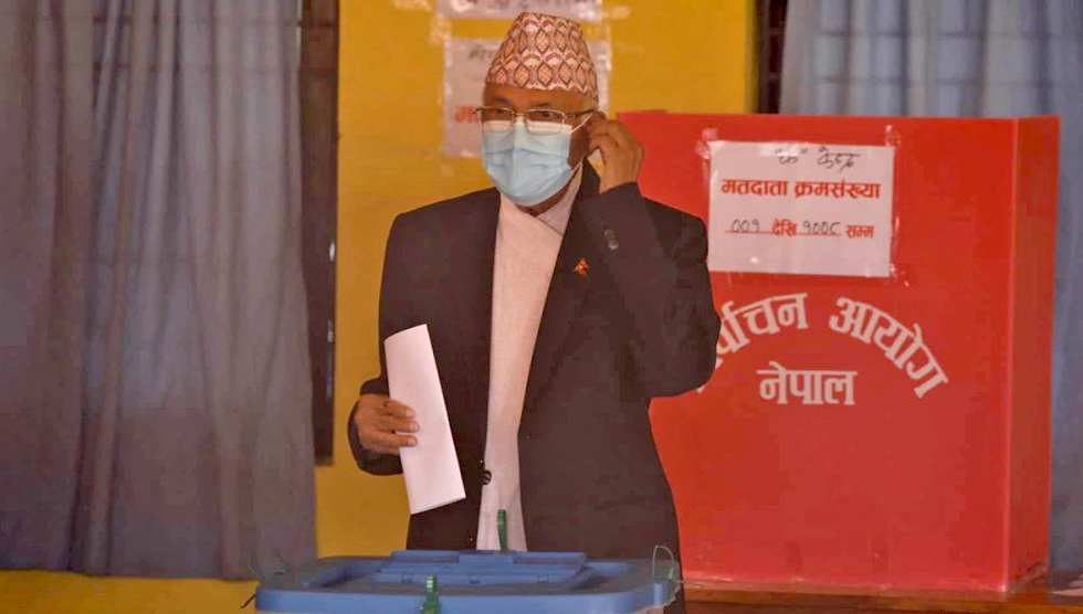 मतदान पछि ओलीले भने-‘एमाले एकातिर, गठबन्धन अर्कातिर’