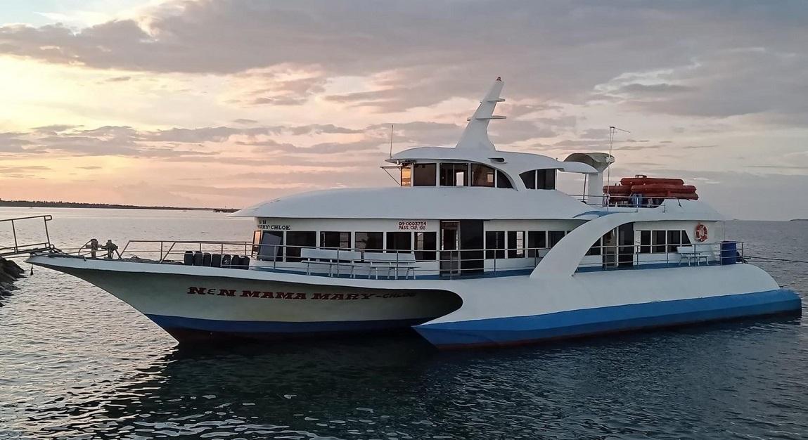 फिलिपिन्समा १६५ यात्रु सवार डुंगामा आगलागी