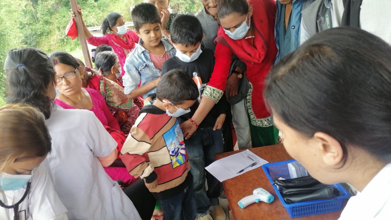 काभ्रेको बनेपामा केएमसीको निःशुल्क स्वास्थ्य शिविर