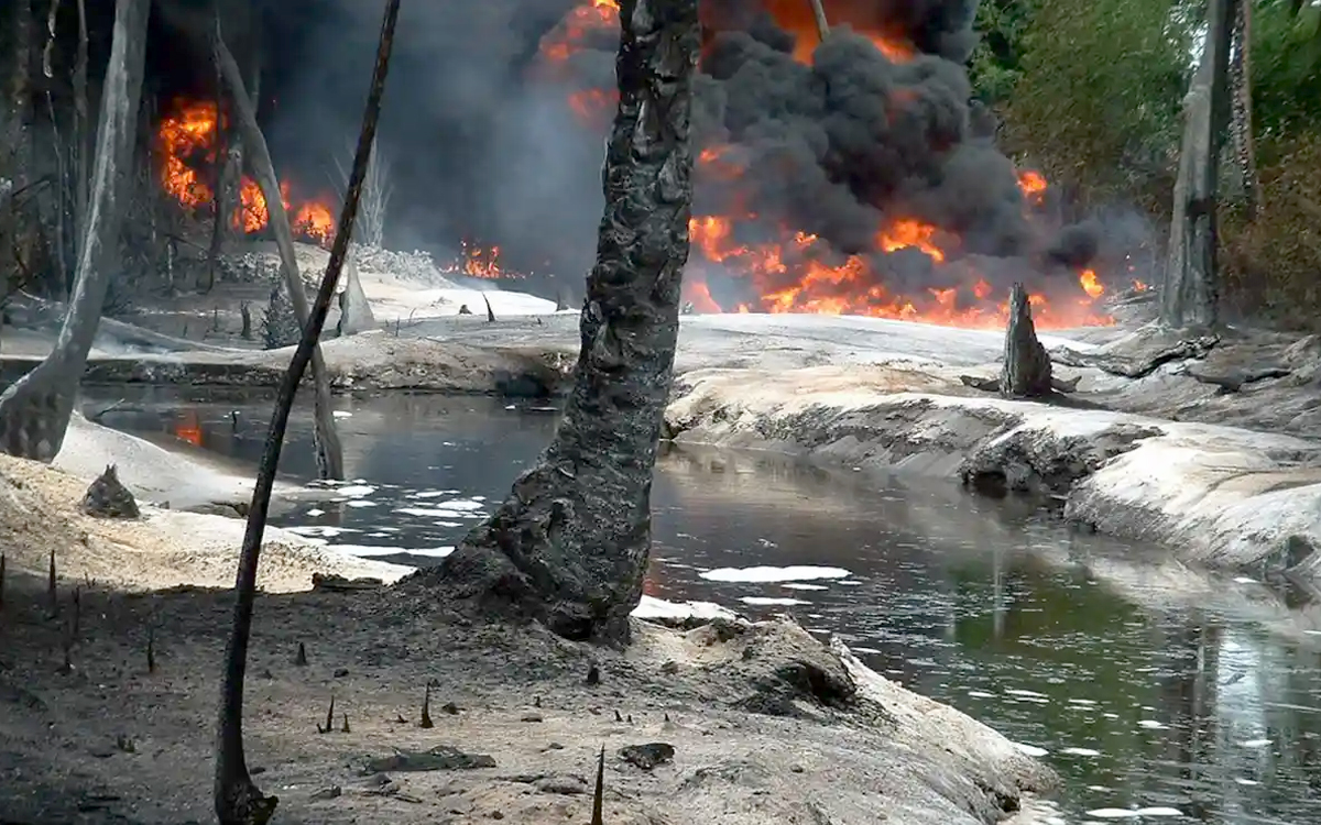 तेल प्रशोधन केन्द्रमा विस्फोट हुँदा नाइजेरियामा कम्तीमा १०० जनाको मृत्यु