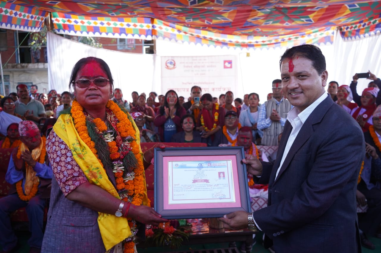 प्रतिनिधि सभा तथा प्रदेश सभाका विजयी उम्मेदवारलाई प्रमाणपत्र