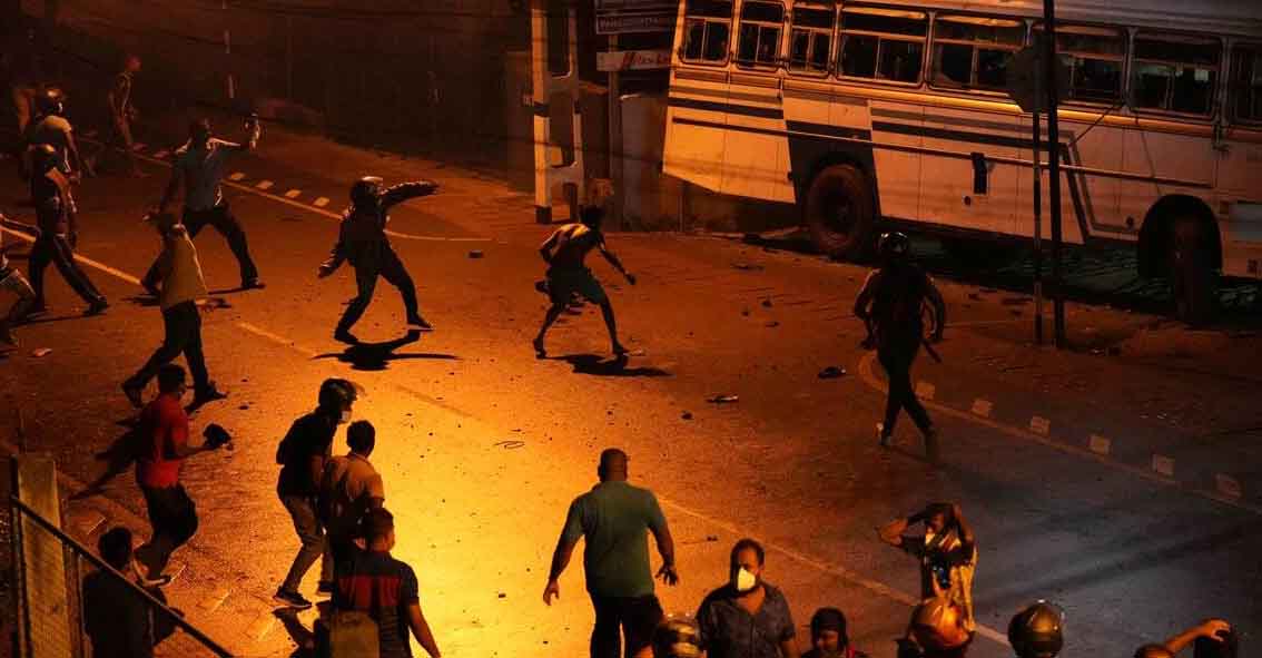 श्रीलंकामा प्रदर्शनकारीमाथि गोली चल्दा एकको मृत्यु, कर्फ्यु जारी