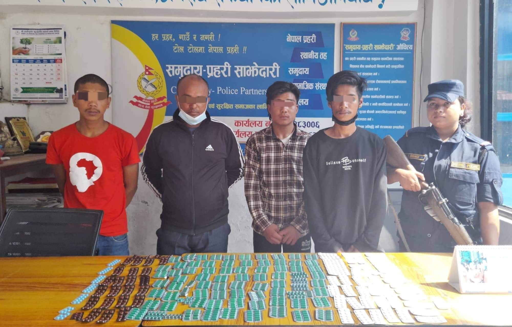 चिकित्सकको प्रेस्क्रिप्सन बिना औषधि बेचबिखन गर्ने चार जना पक्राउ