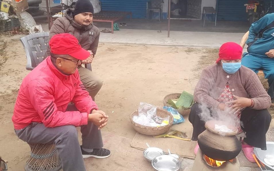काठमाडौंमा सत्ताको खेल चल्दा लिङ्देन भने झापामा भक्का खाँदै