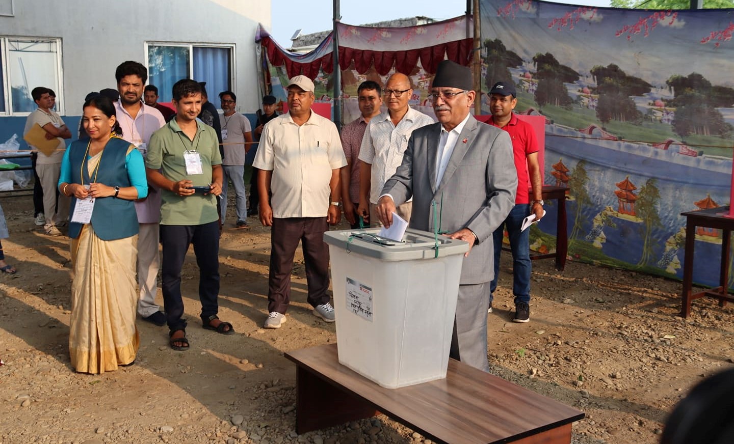 आयोगको ८ घण्टे स्पष्टीकरणबारे थाहा छैनः  प्रचण्ड